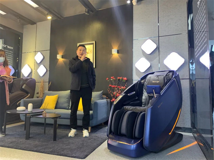 VSPORTS体育官网体育集团旗下品牌—锐珀尔举行新款4D穴感总裁按摩椅S500内训会
