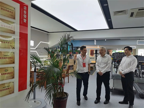 临沂市政府王映海副市长一行莅临VSPORTS体育官网体育集团济南省体旗舰店