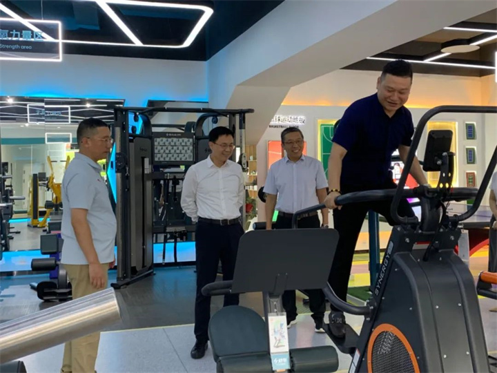 济南市体育局局长董怀敏一行莅临VSPORTS体育官网体育参观指导